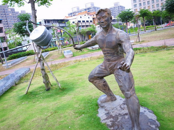 鼎馨棧復創美食館：＜台中｜北屯＞鼎馨棧復創美食館～古早台港式拿手菜料理～復古風＊經典合菜