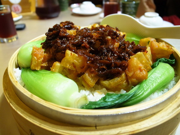 鼎馨棧復創美食館：＜台中｜北屯＞鼎馨棧復創美食館～古早台港式拿手菜料理～復古風＊經典合菜