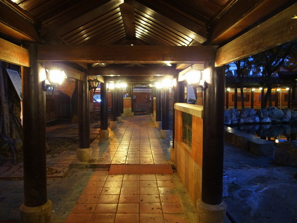 鼎馨棧復創美食館：＜台中｜北屯＞鼎馨棧復創美食館～古早台港式拿手菜料理～復古風＊經典合菜