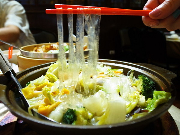 鼎馨棧復創美食館：＜台中｜北屯＞鼎馨棧復創美食館～古早台港式拿手菜料理～復古風＊經典合菜