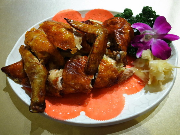 鼎馨棧復創美食館：＜台中｜北屯＞鼎馨棧復創美食館～古早台港式拿手菜料理～復古風＊經典合菜