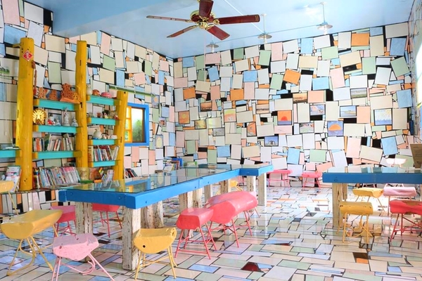 口湖成龍集會所：【雲林景點】雲林口湖成龍集會所~天藍色海底建築彩繪~彩色繽紛拼盤閱讀室