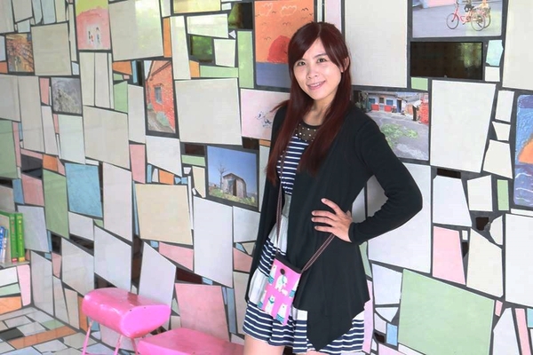 口湖成龍集會所：【雲林景點】雲林口湖成龍集會所~天藍色海底建築彩繪~彩色繽紛拼盤閱讀室