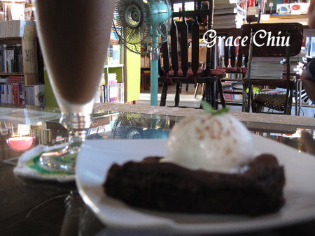 人文咖啡舊書櫃