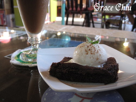 布朗尼~舊書櫃人文咖啡