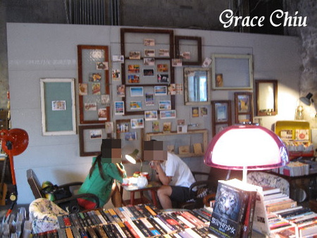 人文咖啡舊書櫃