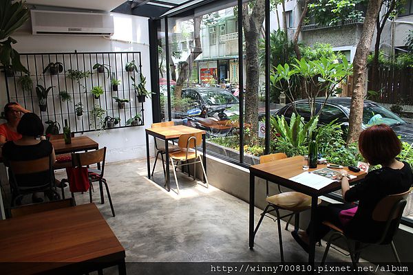 民生工寓coffee essential:台北 松山。舒適巷弄咖啡廳 民生工寓coffee essential 捷運松山機場站