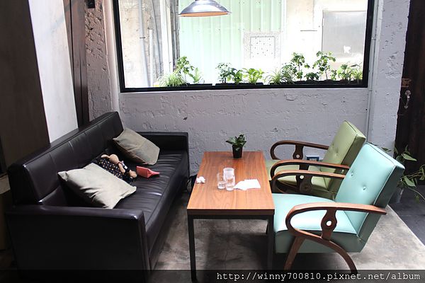 民生工寓coffee essential:台北 松山。舒適巷弄咖啡廳 民生工寓coffee essential 捷運松山機場站