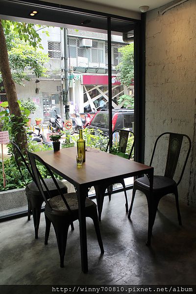 民生工寓coffee essential:台北 松山。舒適巷弄咖啡廳 民生工寓coffee essential 捷運松山機場站
