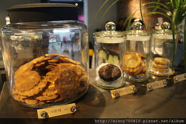 民生工寓coffee essential:台北 松山。舒適巷弄咖啡廳 民生工寓coffee essential 捷運松山機場站