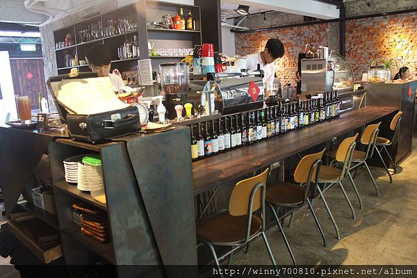 民生工寓coffee essential:台北 松山。舒適巷弄咖啡廳 民生工寓coffee essential 捷運松山機場站