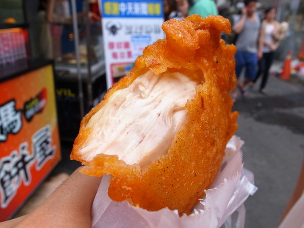 惡魔雞排:<台中|龍井>夜賣700片的雞排~惡魔的誘惑???東海夜市厚切雞排~惡魔雞排