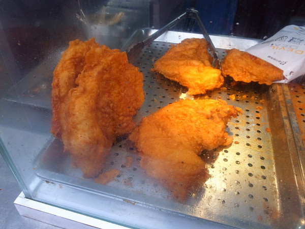 惡魔雞排:<台中|龍井>夜賣700片的雞排~惡魔的誘惑???東海夜市厚切雞排~惡魔雞排