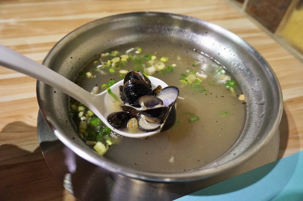 潮間帶精緻鍋物:內湖-潮間帶精緻鍋物:多種精緻湯頭及手工食材.CP值不錯