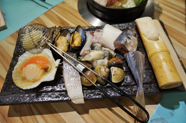 潮間帶精緻鍋物:內湖-潮間帶精緻鍋物:多種精緻湯頭及手工食材.CP值不錯