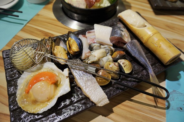 潮間帶精緻鍋物:內湖-潮間帶精緻鍋物:多種精緻湯頭及手工食材.CP值不錯