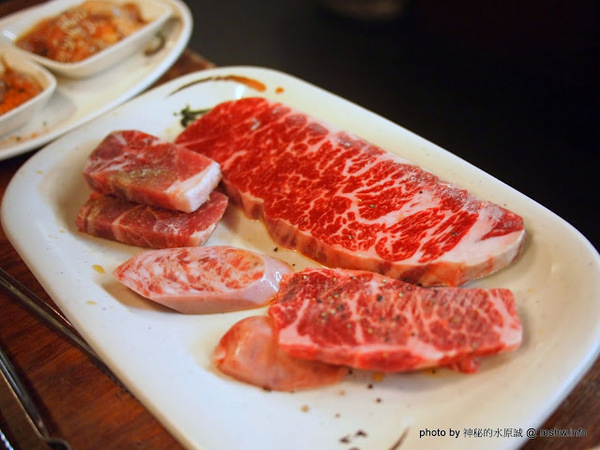 出一張嘴(中港店):【食記】台中出一張嘴中港店@西區BRT中正國小 : 水準還在的日式燒肉店,點餐不手軟的食肉天堂,幸福真的只要出一張嘴!