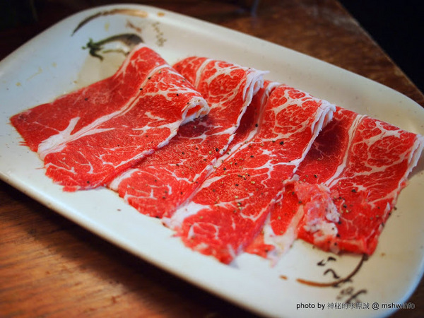 出一張嘴(中港店):【食記】台中出一張嘴中港店@西區BRT中正國小 : 水準還在的日式燒肉店,點餐不手軟的食肉天堂,幸福真的只要出一張嘴!