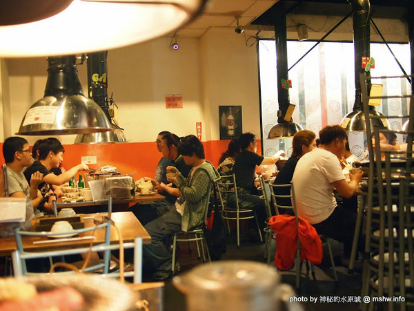 出一張嘴(中港店):【食記】台中出一張嘴中港店@西區BRT中正國小 : 水準還在的日式燒肉店,點餐不手軟的食肉天堂,幸福真的只要出一張嘴!