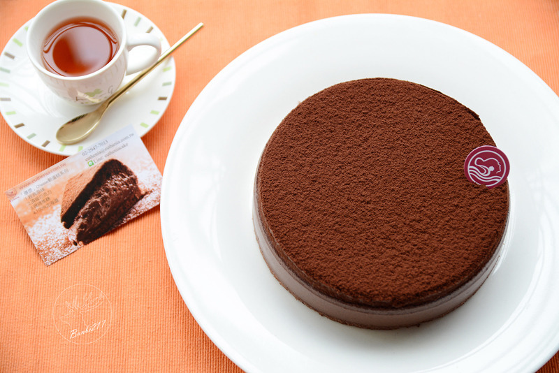 Banbi217 美食旅遊: [宅配甜點]Euthenia爆漿Cheese軟蛋糕-現烤焦糖及頂級巧克力口味(邀約)