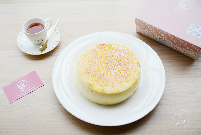 Banbi217 美食旅遊: [宅配甜點]Euthenia爆漿Cheese軟蛋糕-現烤焦糖及頂級巧克力口味(邀約)