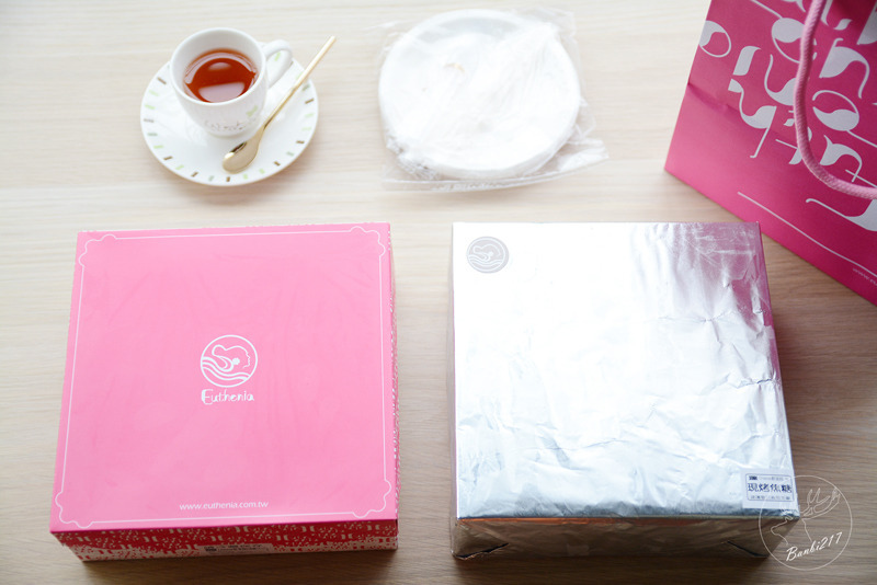 Banbi217 美食旅遊: [宅配甜點]Euthenia爆漿Cheese軟蛋糕-現烤焦糖及頂級巧克力口味(邀約)