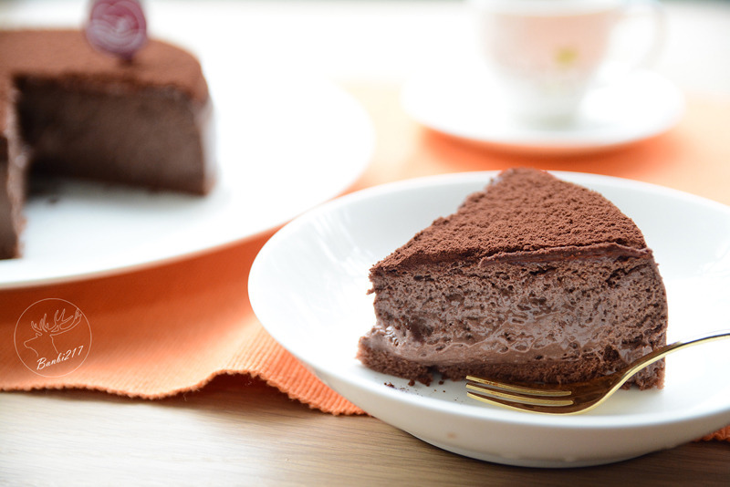 Banbi217 美食旅遊: [宅配甜點]Euthenia爆漿Cheese軟蛋糕-現烤焦糖及頂級巧克力口味(邀約)