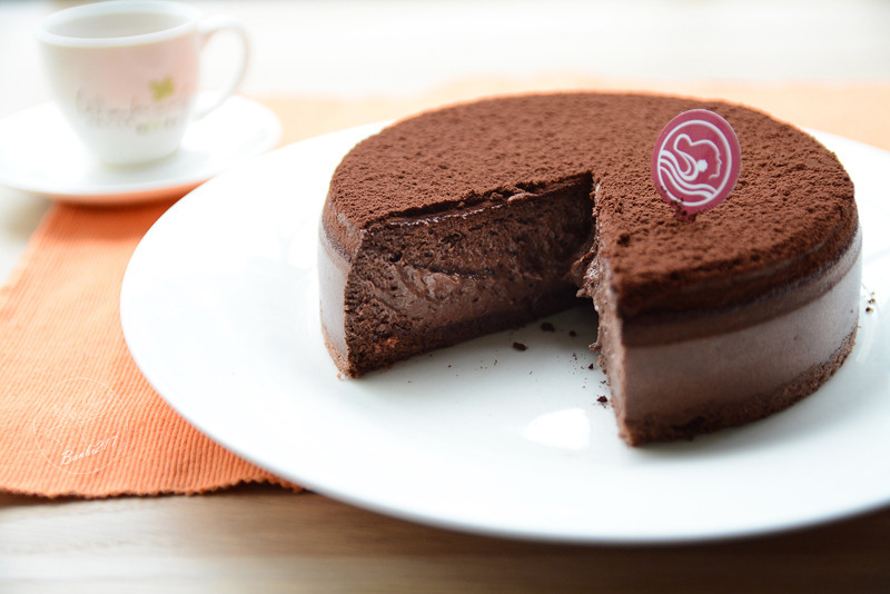 Banbi217 美食旅遊: [宅配甜點]Euthenia爆漿Cheese軟蛋糕-現烤焦糖及頂級巧克力口味(邀約)