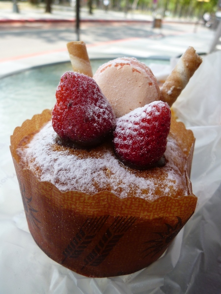 米哥烘培坊:【台中西區】勤美誠品,我只是不小心手滑之三款草莓麵包+麻糬-米哥烘培坊