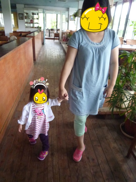 峨嵋湖水岸咖啡香草園：【新竹峨嵋】花草叢生，不上不下的廢墟感也是一種美？－峨嵋湖水岸咖啡香草園