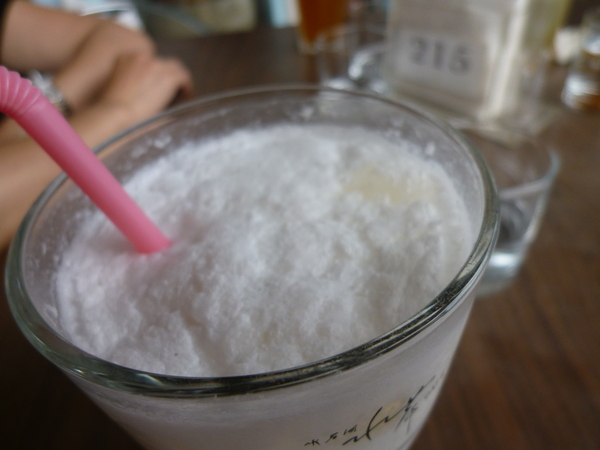 峨嵋湖水岸咖啡香草園：【新竹峨嵋】花草叢生，不上不下的廢墟感也是一種美？－峨嵋湖水岸咖啡香草園