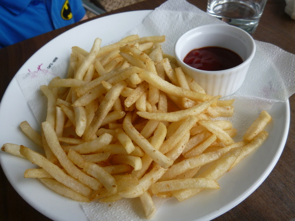 峨嵋湖水岸咖啡香草園：【新竹峨嵋】花草叢生，不上不下的廢墟感也是一種美？－峨嵋湖水岸咖啡香草園