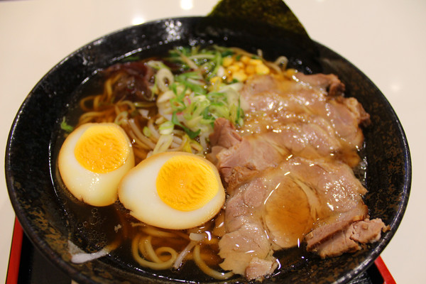 彩日式拉麵專賣店：[台北]開賣兩小時秒殺拉麵 淡水彩日式拉麵