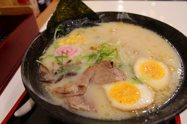 彩日式拉麵專賣店：[台北]開賣兩小時秒殺拉麵 淡水彩日式拉麵