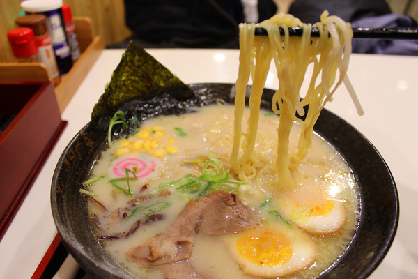 彩日式拉麵專賣店：[台北]開賣兩小時秒殺拉麵 淡水彩日式拉麵