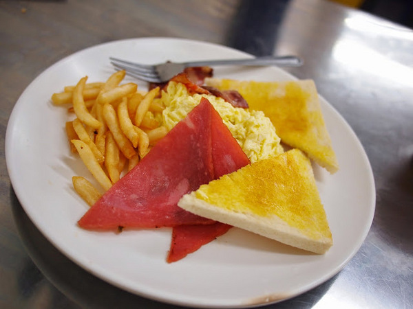 香草屋:【食記】桃園香草屋中西式早點.焗烤.義大利麵@中壢桃園創新技術學院 : 色不全也可以很美味, 物超所值的享受!
