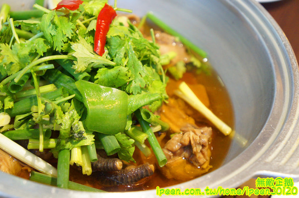 廚房有雞(文平二店)：【台南-安平區】正宗花雕雞x廣式料理餐廳..旗山跑山雞/免費冰淇淋《廚房有雞》