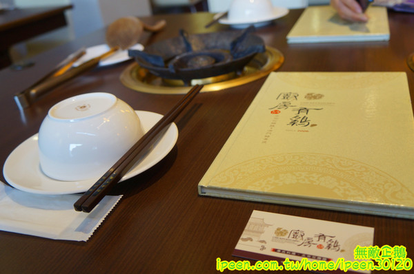 廚房有雞(文平二店)：【台南-安平區】正宗花雕雞x廣式料理餐廳..旗山跑山雞/免費冰淇淋《廚房有雞》