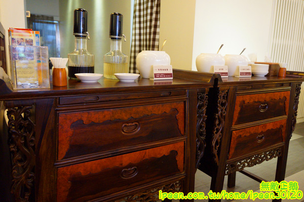 廚房有雞(文平二店)：【台南-安平區】正宗花雕雞x廣式料理餐廳..旗山跑山雞/免費冰淇淋《廚房有雞》