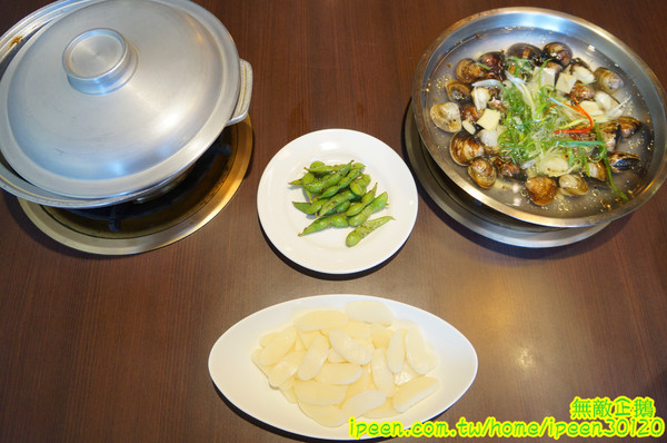 廚房有雞(文平二店)：【台南-安平區】正宗花雕雞x廣式料理餐廳..旗山跑山雞/免費冰淇淋《廚房有雞》