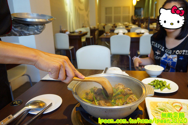 廚房有雞(文平二店)：【台南-安平區】正宗花雕雞x廣式料理餐廳..旗山跑山雞/免費冰淇淋《廚房有雞》