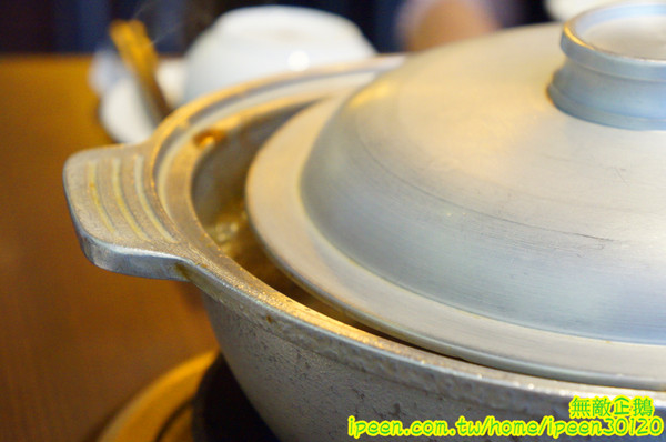 廚房有雞(文平二店)：【台南-安平區】正宗花雕雞x廣式料理餐廳..旗山跑山雞/免費冰淇淋《廚房有雞》