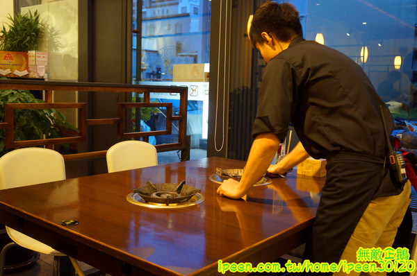 廚房有雞(文平二店)：【台南-安平區】正宗花雕雞x廣式料理餐廳..旗山跑山雞/免費冰淇淋《廚房有雞》