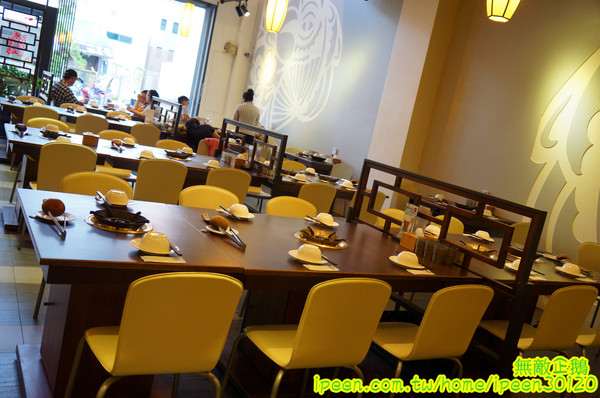 廚房有雞(文平二店)：【台南-安平區】正宗花雕雞x廣式料理餐廳..旗山跑山雞/免費冰淇淋《廚房有雞》