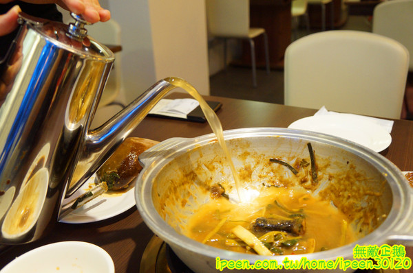 廚房有雞(文平二店)：【台南-安平區】正宗花雕雞x廣式料理餐廳..旗山跑山雞/免費冰淇淋《廚房有雞》