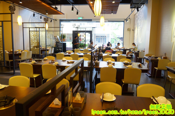 廚房有雞(文平二店)：【台南-安平區】正宗花雕雞x廣式料理餐廳..旗山跑山雞/免費冰淇淋《廚房有雞》