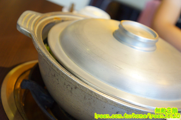 廚房有雞(文平二店)：【台南-安平區】正宗花雕雞x廣式料理餐廳..旗山跑山雞/免費冰淇淋《廚房有雞》