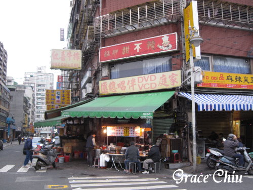 牛腩湯.排骨湯:艋舺在地早餐~牛腩湯.排骨湯(廣州街及梧州街交叉口)
