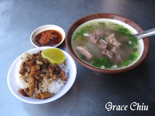牛腩湯.排骨湯:艋舺在地早餐~牛腩湯.排骨湯(廣州街及梧州街交叉口)
