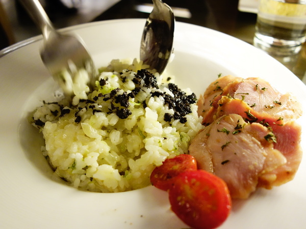 FrenchWindows 琺蘭綺瑥朵茶餐館：FrenchWindows 琺蘭綺瑥朵茶餐館 + 歐式風情 +花樣鬆餅好少女+限量的松露燉飯+異國風情 好滋味